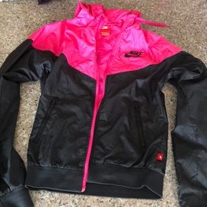 Nike sweater zipper does not work!